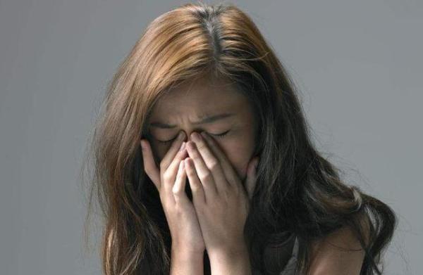 老公出差婆婆不讓我進家，給老公打電話欲告狀，鈴聲卻在屋裡響起