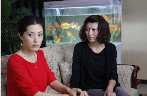 前男友結婚那天，我包了個741的紅包，然後挺著大肚子盛裝出席