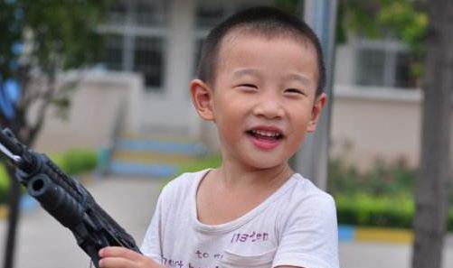 帶小舅子一家去旅遊，臨走前天5歲兒子童言無忌，我退了他們機票