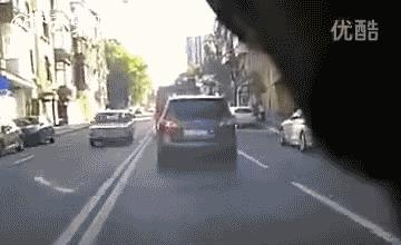 血的教訓！孩子沒了，媽媽跪地崩潰大哭！家長接送孩子千萬小心，所有台灣人都快來看.... 