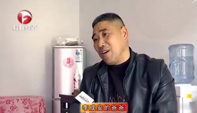 婚後妻子一直不圓房，丈夫外出工作前提要求，妻子一腳將他踹下床
