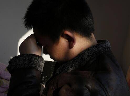 拾荒母親給了兒子三十萬買房，兩年後回老家看到母親，兒子傻了
