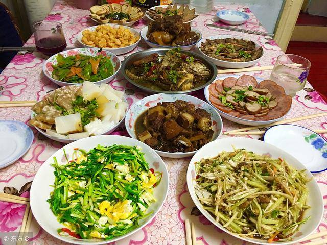 婆婆來養老，下班回家聞到一股香味，推開門後，女子想把房子賣了