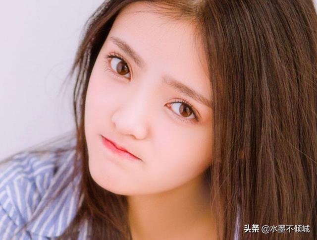 原配指著小三兒對女兒說：以後不能學她，小三女兒接茬：我學媽媽