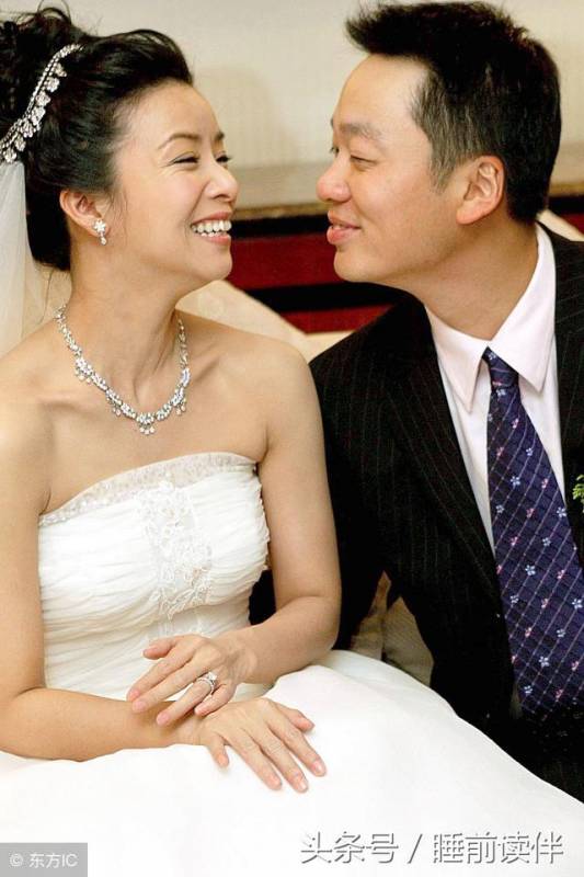 嫁給孤兒老公，婚禮上改嫁多年的婆婆來了，老公說一話我心裡打顫