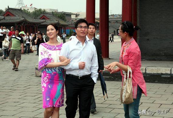 結個婚花6個億，老公身價千億母親坐擁百億，公公花1億給她買首飾