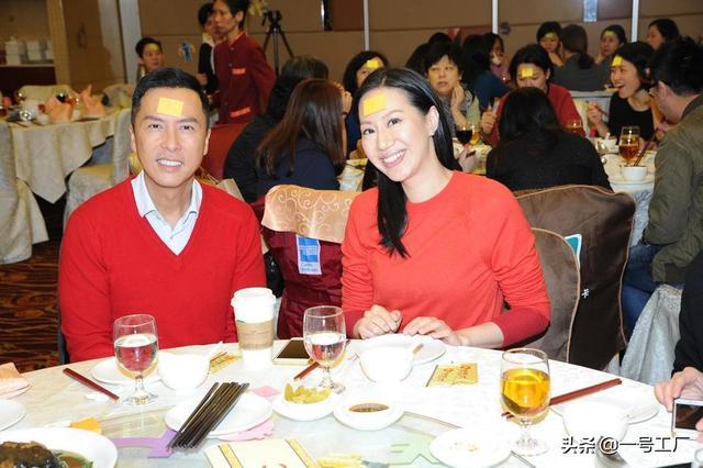 結個婚花6個億，老公身價千億母親坐擁百億，公公花1億給她買首飾
