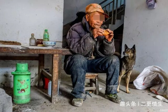 老人幫兒子還房貸，打工回家見到老伴模樣，他決定「報復」兒子