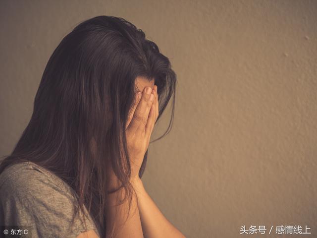 閨蜜當初搶走我男友，如今離婚卻怪罪於我，我回她兩個字！
