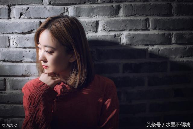 母親和丈夫爭吵，母親讓女兒說一句公道話，女兒說，我想回家了