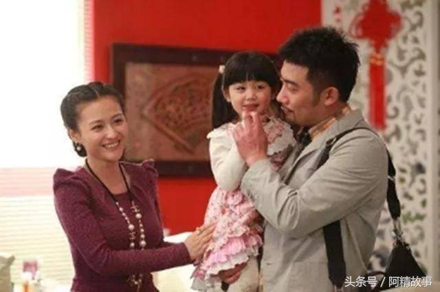 女兒意外去世，妻子瞞著丈夫3年，清明節女兒卻提著菜，回到家中