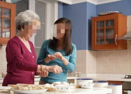 妻子查出癌症，丈夫帶回情人逼離婚，走出民政局丈夫如遭雷擊