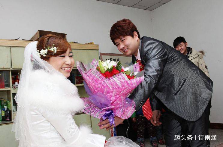 妻子查出癌症，丈夫帶回情人逼離婚，走出民政局丈夫如遭雷擊