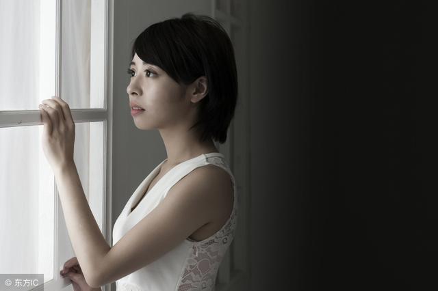 去前夫家接女兒，女兒哭著緊抱我不放，知其原因我選擇報警！