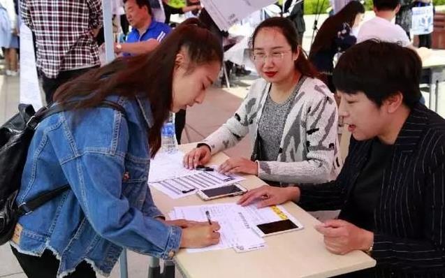 面試官：我有七個兒子，每個兒子各有一個妹妹，共幾個子女？