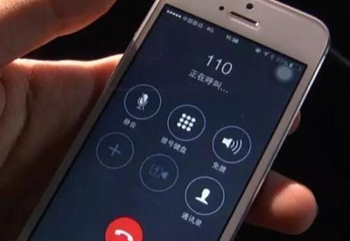 父親帶女兒游泳，女兒總說水太燙，父親無奈跑去檢查後，果斷報警
