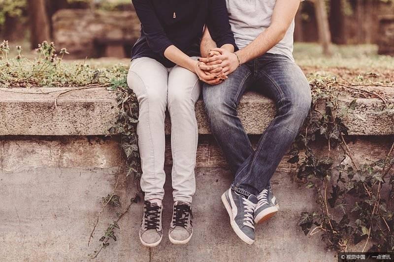 結婚剛半年，無意聽到鄰居對我的評論，丈夫果斷帶我搬家