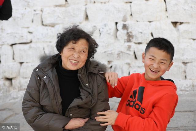 國慶回娘家，中午大姑姐打來電話借車，媽媽說一句話我拍桌子走人
