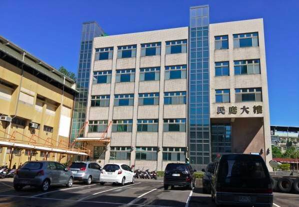 噁妻不刷牙、不洗頭，過年才洗一次澡。。! 「黑癬多到堵住排水孔」 夫忍13年頂不順離婚 ...!!