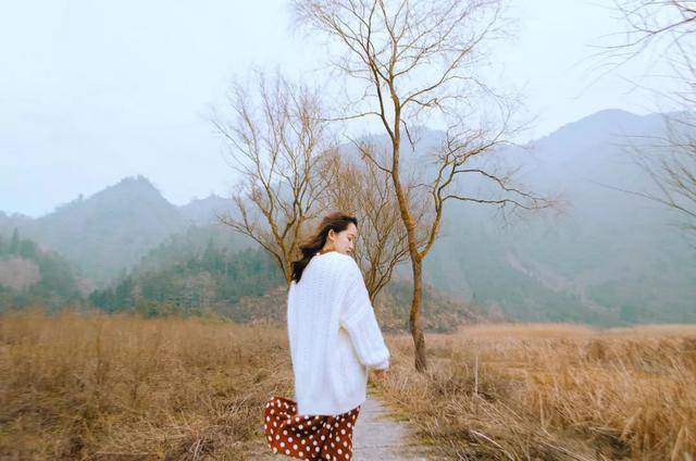 女兒生日姐姐給我拿六千，閨蜜給我看段錄像後，我當眾打了丈夫