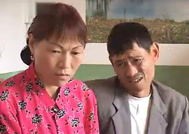 母親葬禮，一個陌生女子跪了三天，卻不開口！直到母親下葬，才發現女子身份的秘密！
