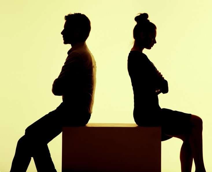 他發現「老婆偷吃」卻裝沒事，精心策劃等到老婆生日...「在全家人面前獻上最猛生日驚喜」！