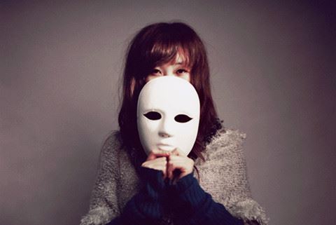 他發現「老婆偷吃」卻裝沒事，精心策劃等到老婆生日...「在全家人面前獻上最猛生日驚喜」！