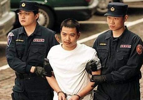 此悍匪曾幹掉六個黑幫老大，被判死刑，臨刑前要求和女友完成一事