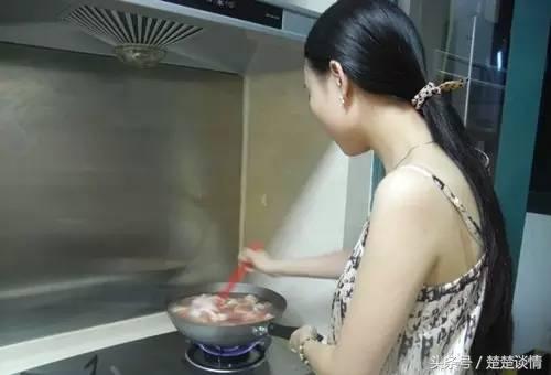 「婆婆，我就是個村姑，你精明能幹，我回去豈不是拖累你了嗎？」