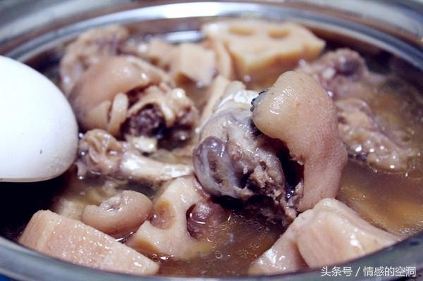 閨女懷孕，讓我去照顧，看到廚房裡給我留的一碗豬蹄湯，我很難受