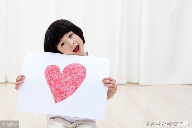 孫女過生日我給一千，在廚房聽到兒媳和兒子的對話，立馬回家