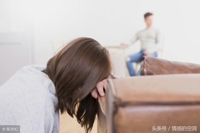 孫女過生日我給一千，在廚房聽到兒媳和兒子的對話，立馬回家