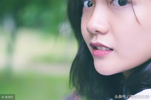 老婆每月給他媽兩千生活費，參加完我弟弟的婚禮後，我們吵了起來
