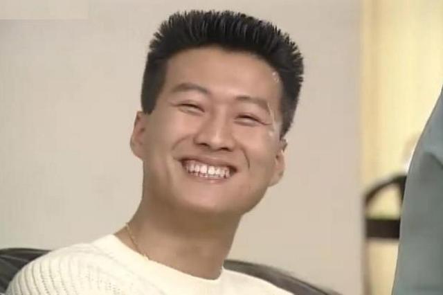 55歲孫興近況曝光！一手好牌打爛，夫妻倆到處走穴商演，網友：混到這個地步？