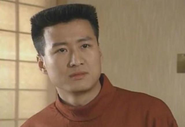 55歲孫興近況曝光！一手好牌打爛，夫妻倆到處走穴商演，網友：混到這個地步？