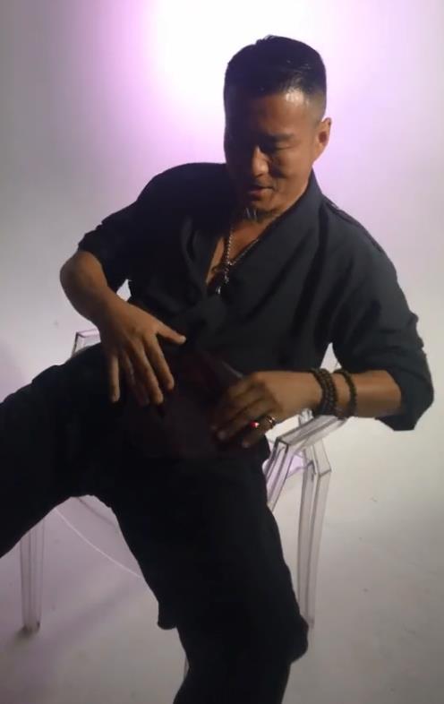 55歲孫興近況曝光！一手好牌打爛，夫妻倆到處走穴商演，網友：混到這個地步？