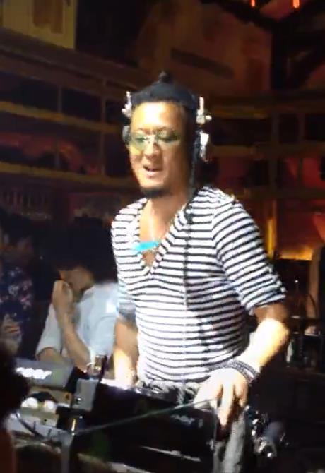 55歲孫興近況曝光！一手好牌打爛，夫妻倆到處走穴商演，網友：混到這個地步？
