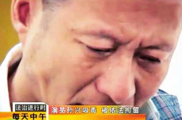 55歲孫興近況曝光！一手好牌打爛，夫妻倆到處走穴商演，網友：混到這個地步？