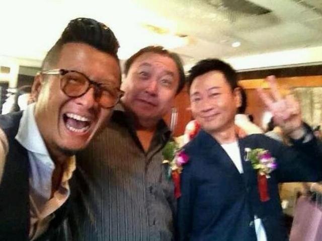55歲孫興近況曝光！一手好牌打爛，夫妻倆到處走穴商演，網友：混到這個地步？