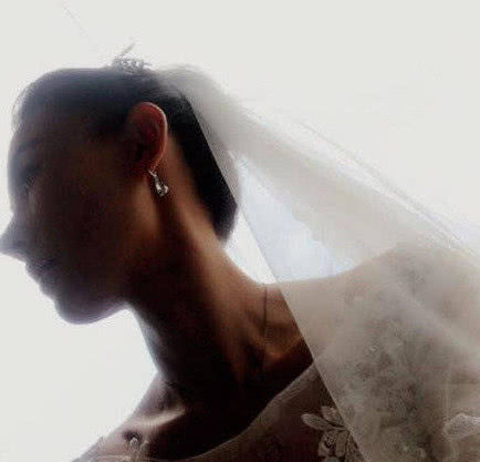 張柏芝深夜曬婚紗照與三胎生父要結婚？本尊火速解釋真相