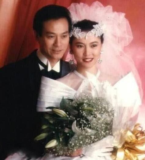 隱瞞外界多年，鄭少秋曝出與肥姐離婚的真相，網友：熬過來就好！