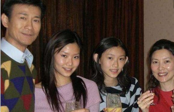隱瞞外界多年，鄭少秋曝出與肥姐離婚的真相，網友：熬過來就好！