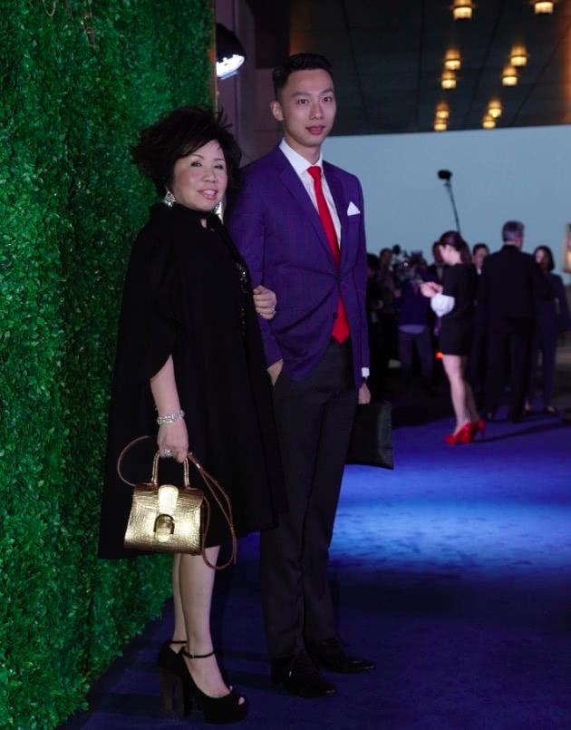 三個女人一台戲！甘比李嘉欣何超瓊同框不尷尬，昔日情敵變閨蜜