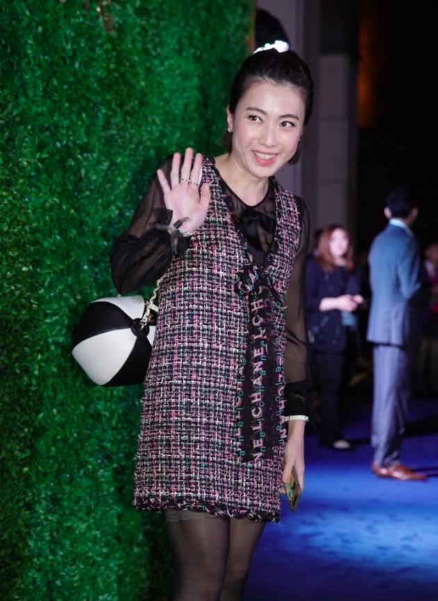 三個女人一台戲！甘比李嘉欣何超瓊同框不尷尬，昔日情敵變閨蜜