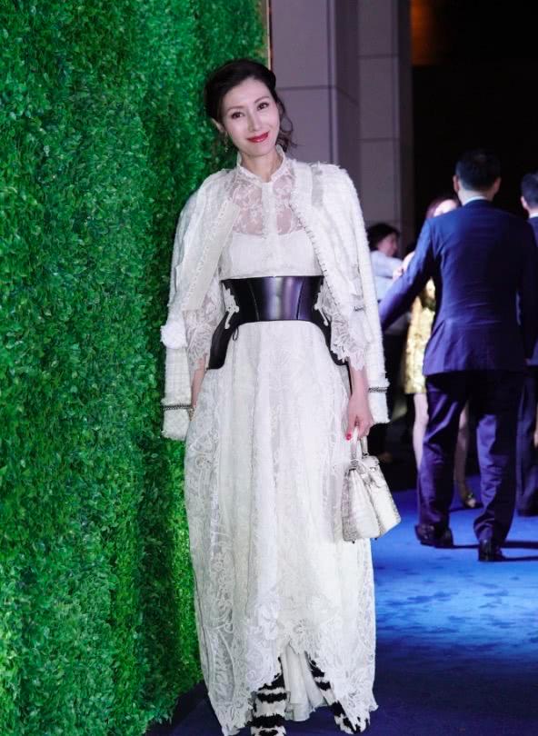 三個女人一台戲！甘比李嘉欣何超瓊同框不尷尬，昔日情敵變閨蜜