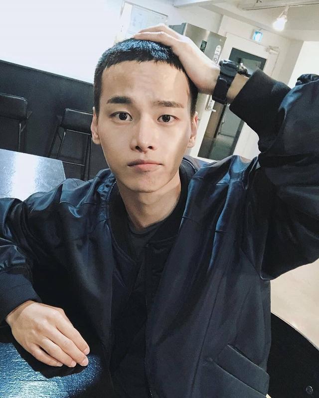 今年入伍的韓國男團成員當中SHINee崔珉豪最帥！EXO大哥最萌！