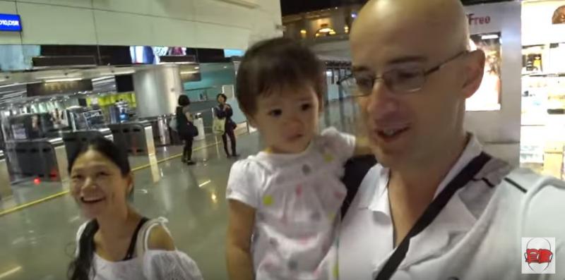 吳鳳1年沒回家！帶妻小搭12小時飛機抵土耳其，爺爺到孫女「真實流露表情」眾網友淚崩~~~