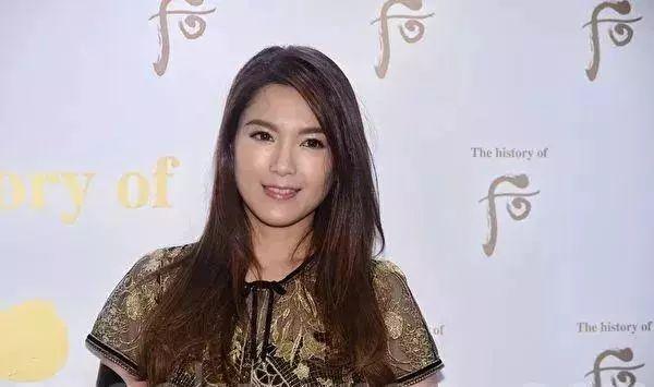 老公不介意拍親熱戲！36歲前TVB離巢花旦直言：他喜歡我性感!