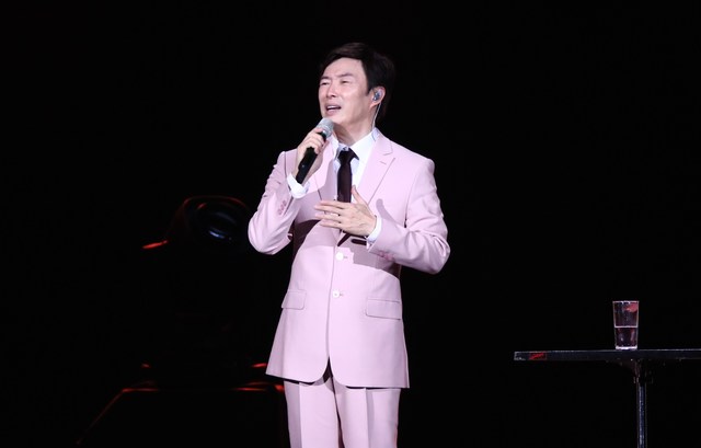 費玉清退休想養雞！一首《晚安曲》淚別舞台，坦言不聽父親當年「讓他休息」的勸告，如今後悔不已。