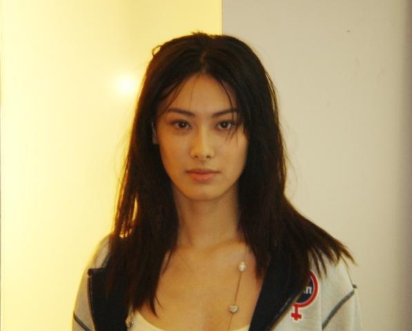為什麼李嘉誠寧願孫子沒媽，也不讓梁洛施進門？原因出乎意料，網友：這5億分手費花得不虧！